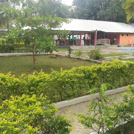 Friends Paradise Kilinochchi Buitenkant foto