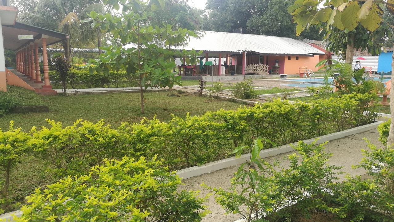 Friends Paradise Kilinochchi Buitenkant foto