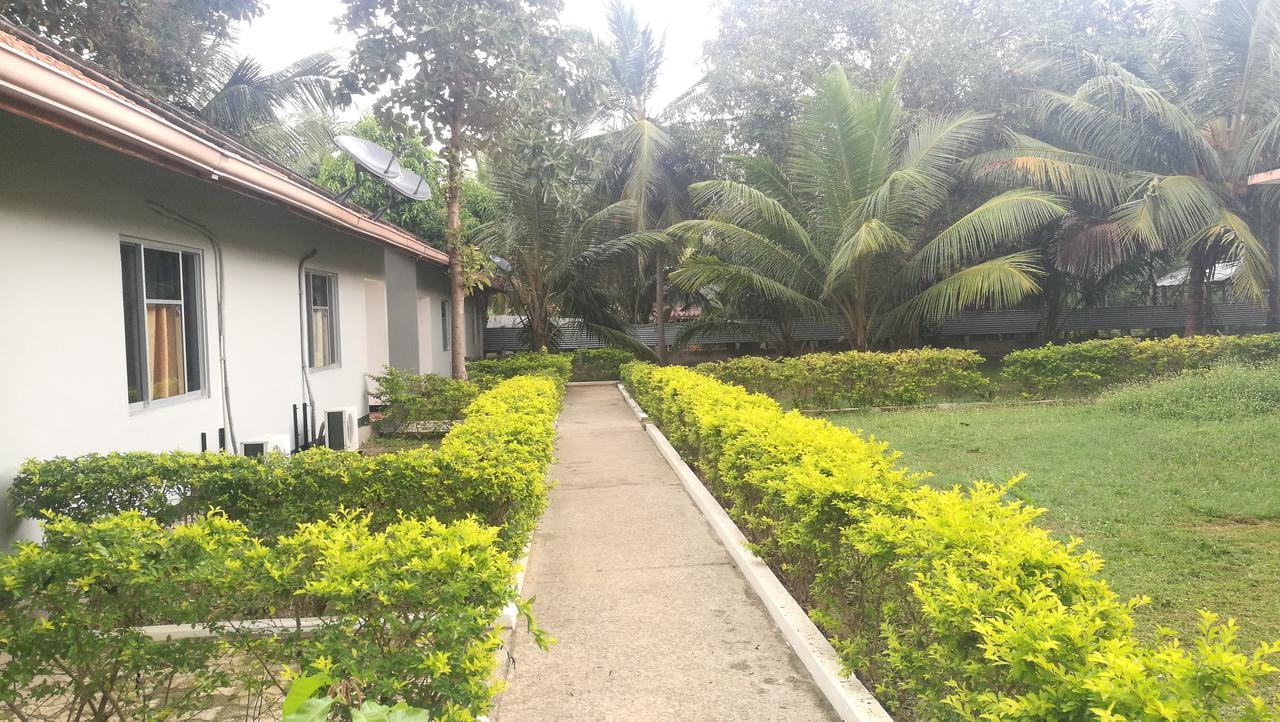 Friends Paradise Kilinochchi Buitenkant foto